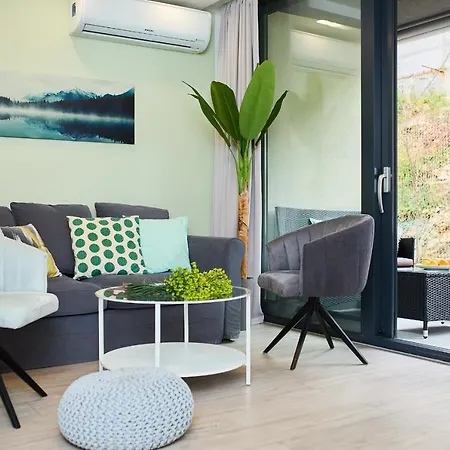 Hedera Estate, Hedera A12 アパート