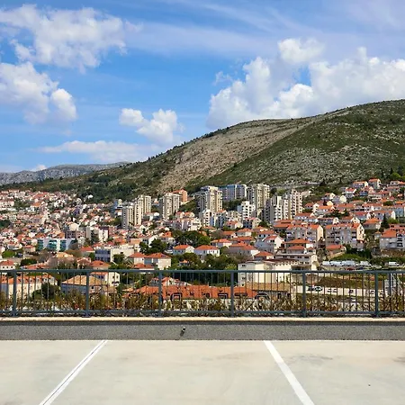 Hedera Estate, Hedera A12 ドゥブロブニク