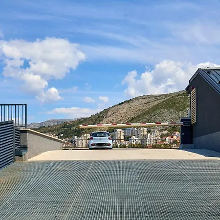 Hedera Estate, Hedera A12 *