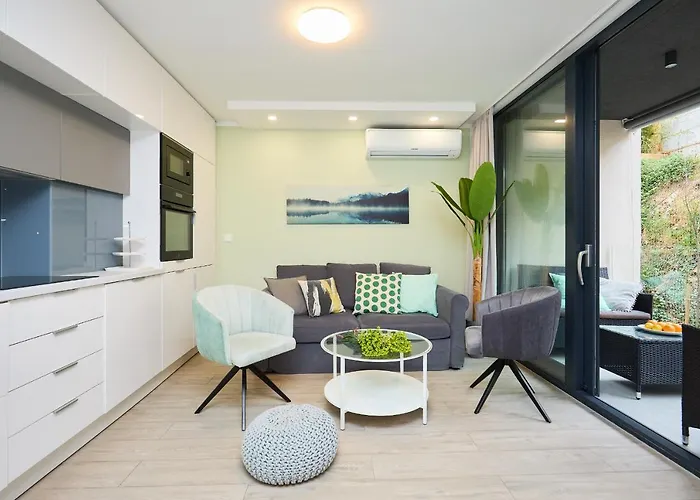 Hedera Estate, Hedera A12 *