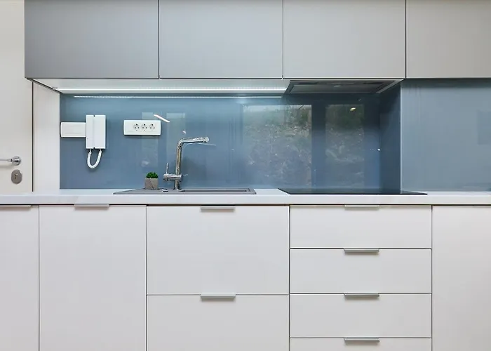 Hedera Estate, Hedera A12 *