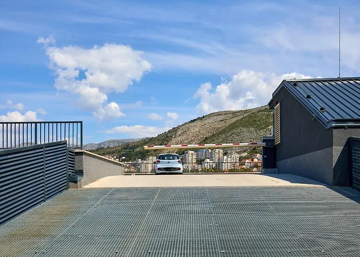 Hedera Estate, Hedera A12 *